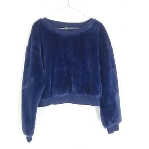 Wild fable blue faux fur crop top